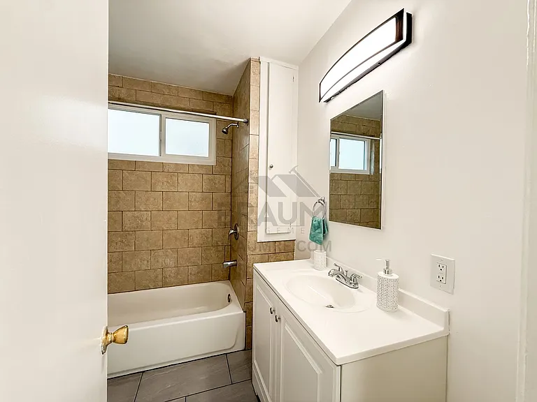 SEPULVEDA — Photo 12