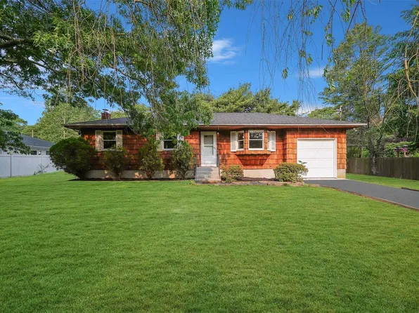 89 Brookhaven Avenue, Riverhead, NY 11901