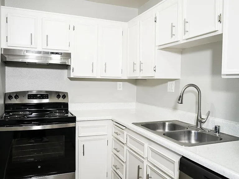 Point Loma Bay Apartments | Coastal Living Near the Beach — Photo 6