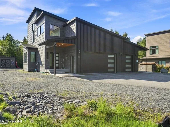 220 Tanner Cir, Girdwood, AK 99587