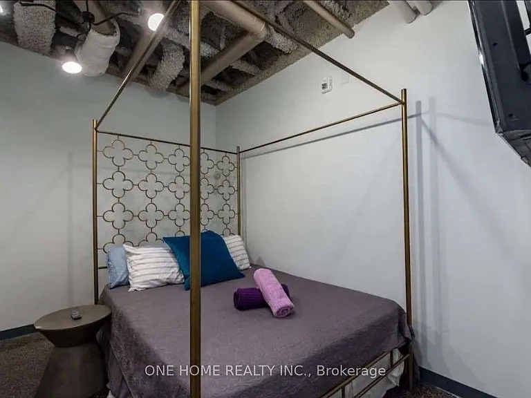 405 Dundas St W #201 — Photo 17