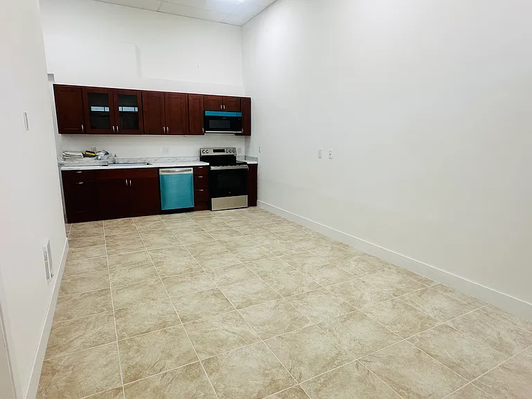301 Grand Ave #106 — Photo 7