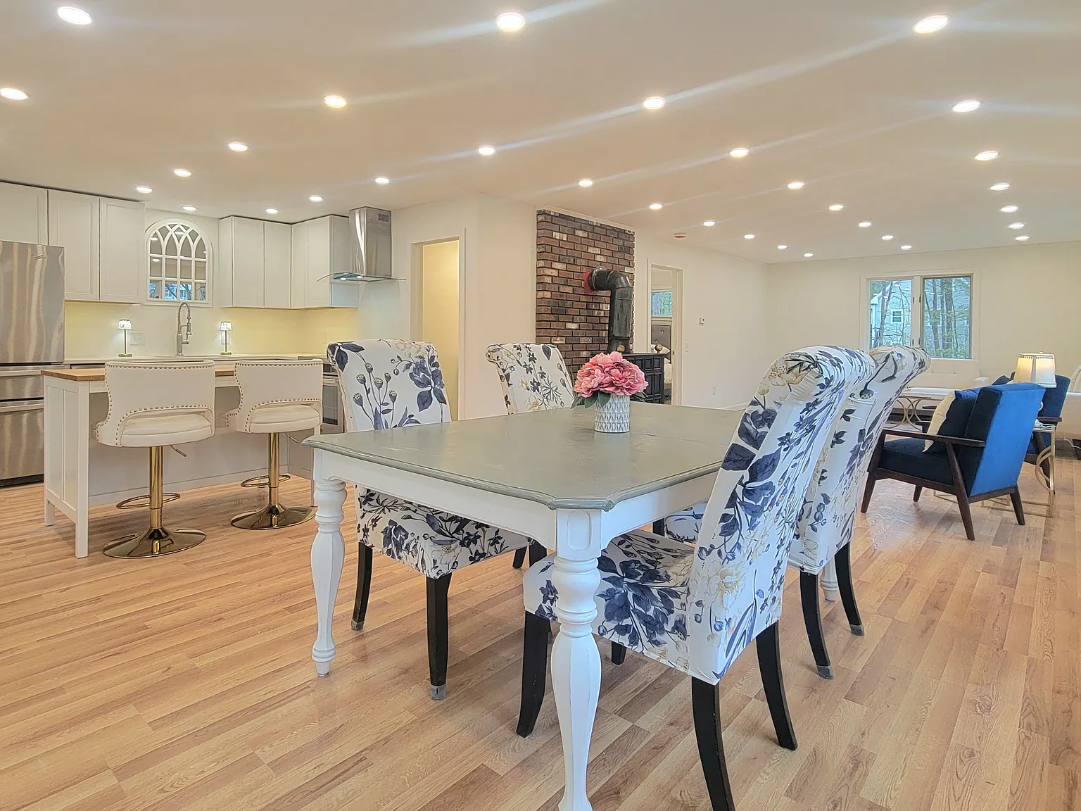3 bed, 1872 sqft, $2,500 — Photo 4