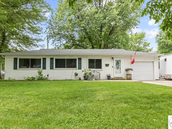 230 Rainbow Dr, Sedalia, MO 65301