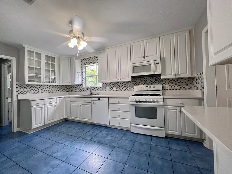 2111 Pentland Rd — Photo 6