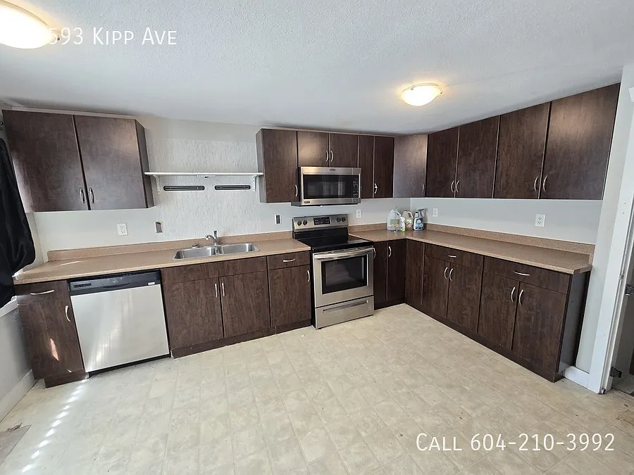 2 Bedroom Rancher — Photo 2