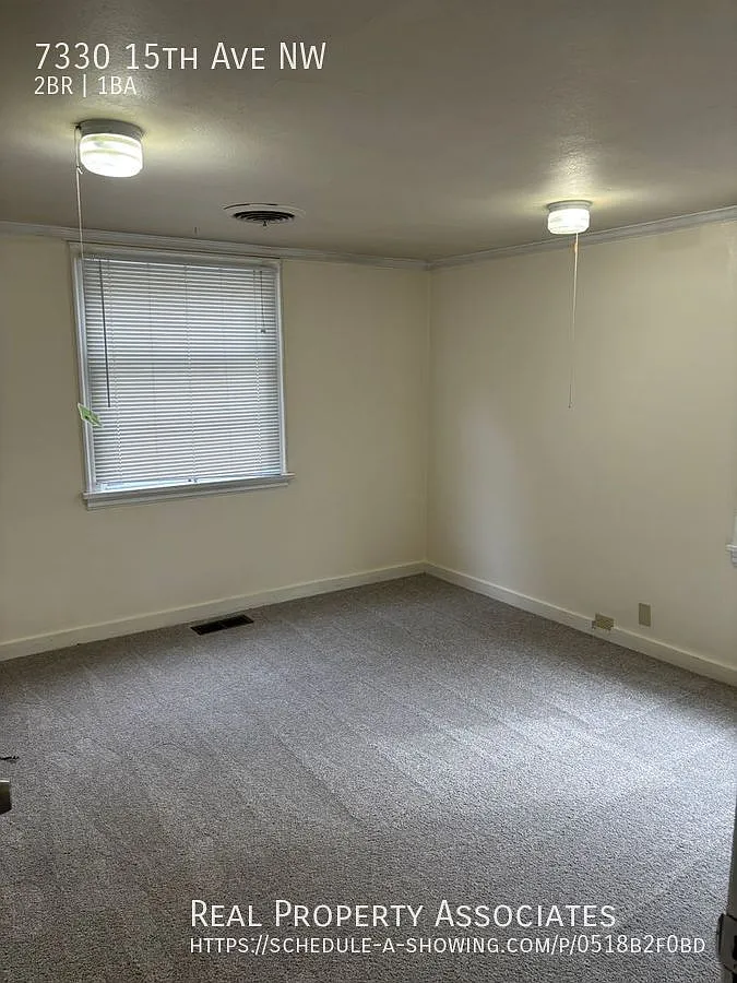 Adorable stand alone Ballard 2 Bed/1 Bth home with off-street parking spaces! — Photo 3