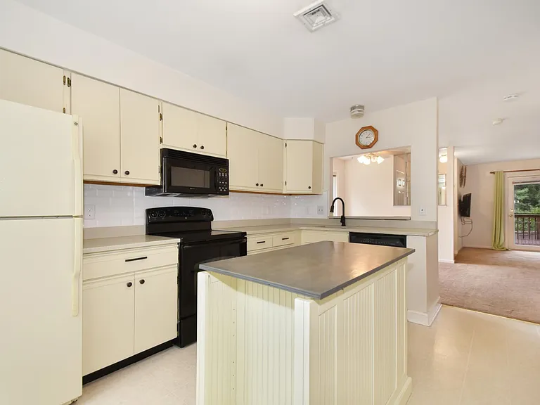307 Jonathan Ct — Photo 8