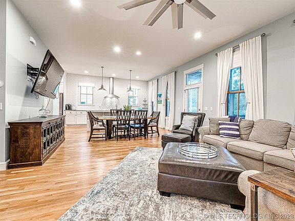 4th image of 20 Redbud Ln #A