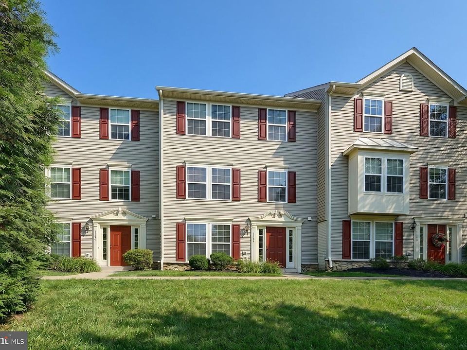 1st image of 1144 Blue Bird Ln #18