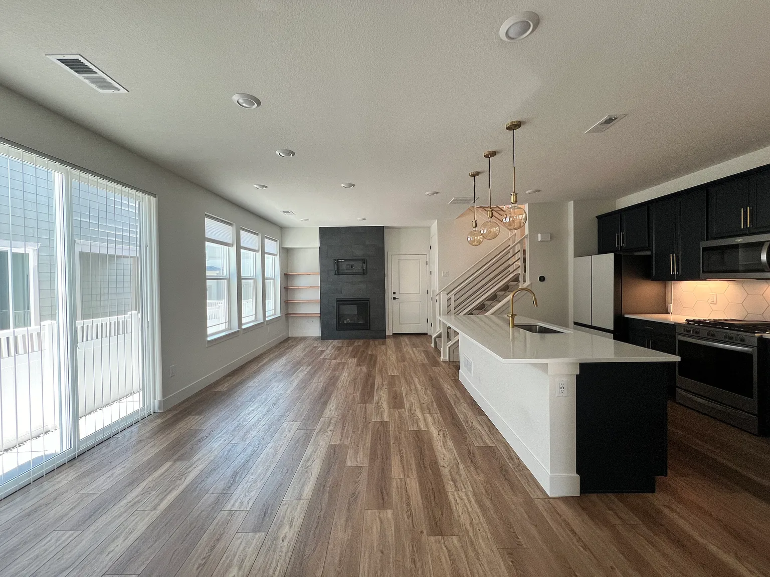 3 bed, 2.5 bath, 1778 sqft, $3,400 — Photo 3