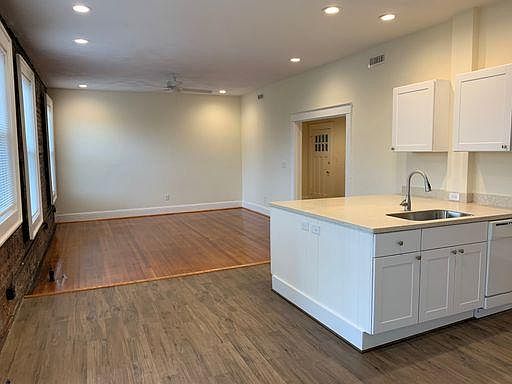 1st image of 901 Greenway Ct APT 3