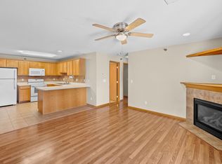 5924 Sutton Pl APT 8, Urbandale, IA 50322