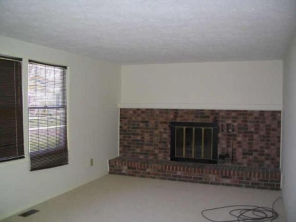 3rd image of 9325 N Thornwood Dr