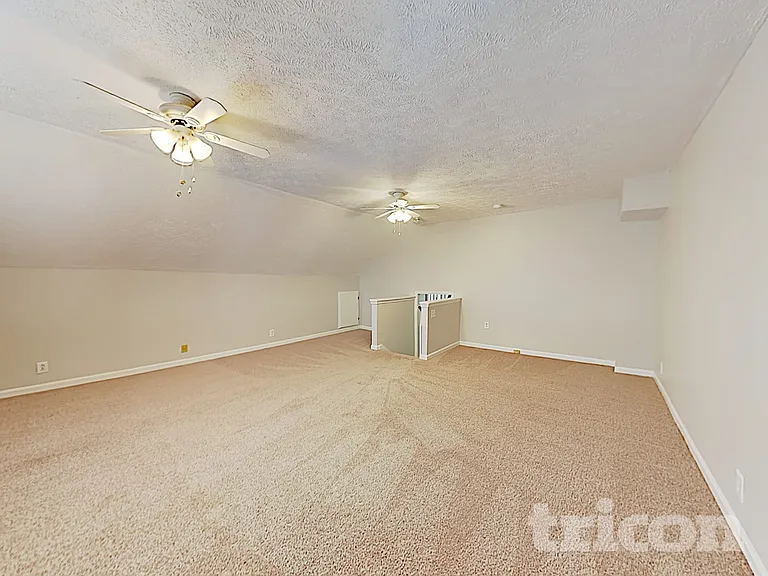 429 Essex Park Cir — Photo 12