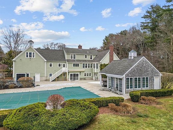 3rd image of 16 Pheasant Run Rd