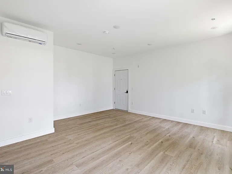 613 N Brooklyn St #7 — Photo 3