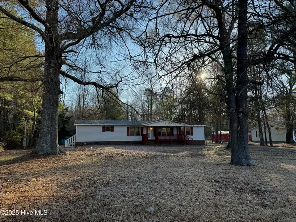 1128 Comfort Road, Richlands, NC 28574