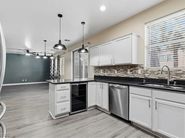 749 Beach Park St, Henderson, NV 89015