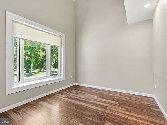 4th image of 1720 Julie Ct