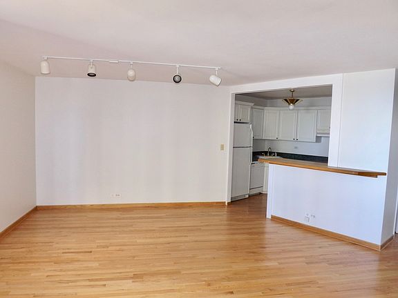 3rd image of 2626 N Lakeview Ave APT 2909
