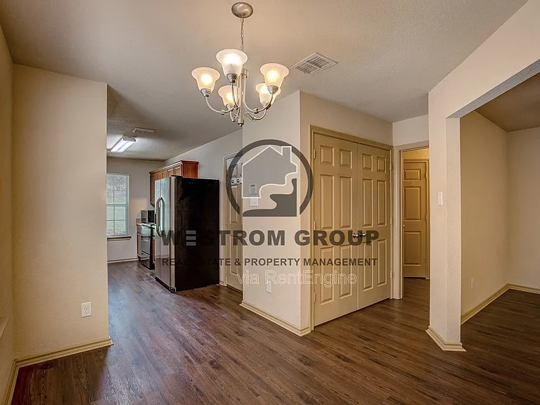 10721 Deauville Dr — Photo 14