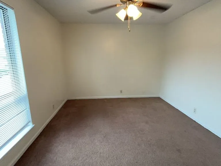 Creekwood Apartments — Photo 21