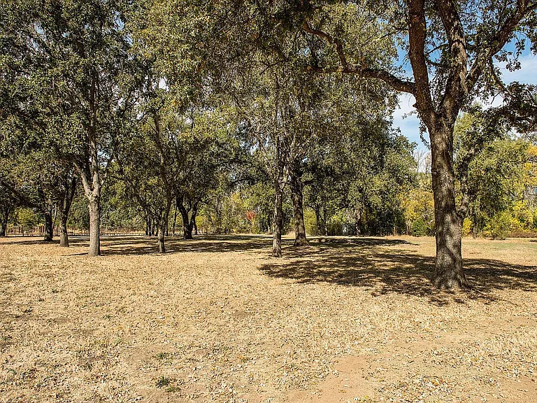 3002 Foothill Blvd — Photo 43