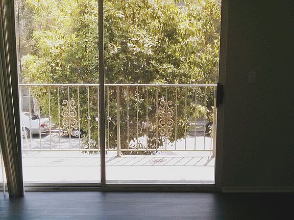 5th image of 755 Gaviota Ave APT 1