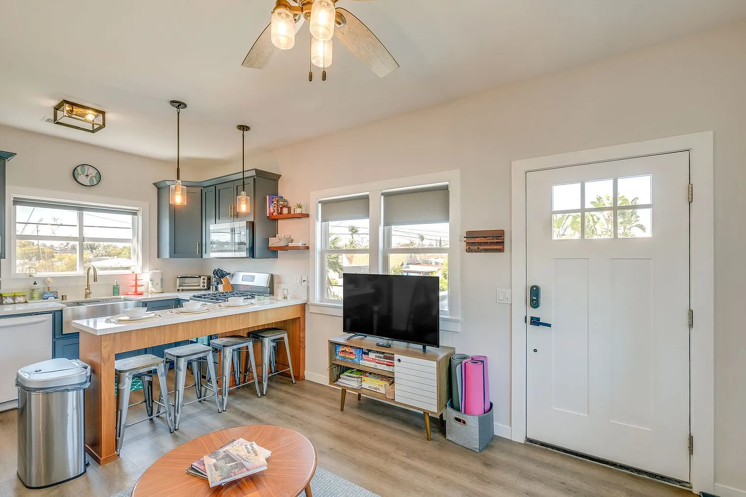 1 bed, 1.0 bath, 495 sqft, $3,451 — Photo 2