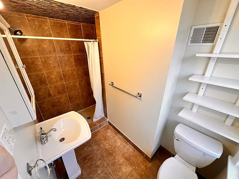 2700-14 South St #2710 — Photo 24