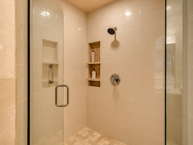 13600 Lake Shore Dr — Photo 17
