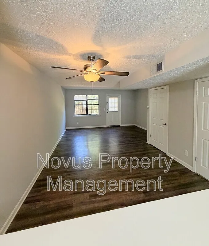 2 bed, 1.5 bath, 1050 sqft, $1,185 — Photo 4