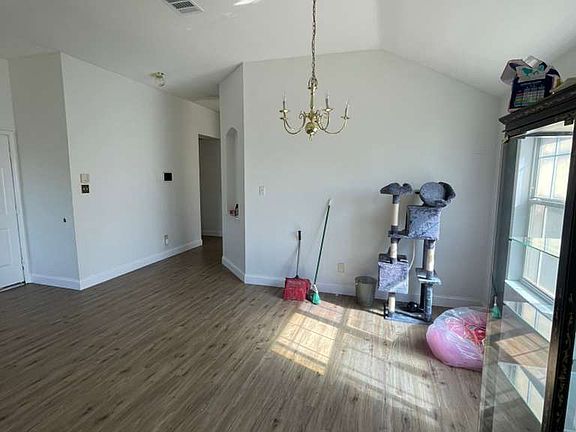 3rd image of 3416 Lake Hill Ln