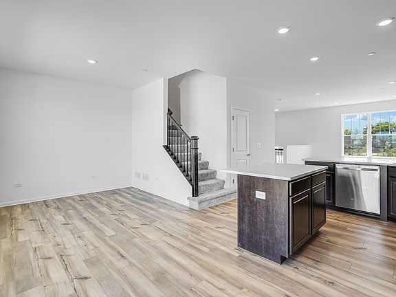 5th image of 103 Harvest Ln