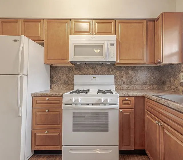 Emerald Apartments — Photo 4