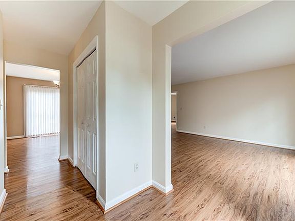 3rd image of 670 Cranberry Trl