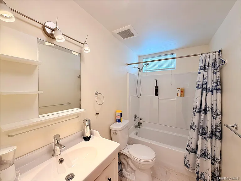 60 Hammond St — Photo 9