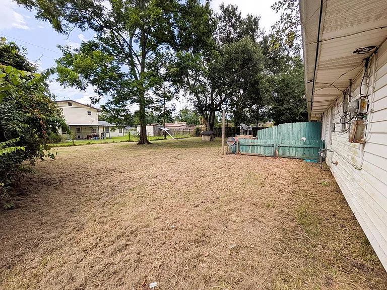 5040 Raleigh Dr — Photo 23