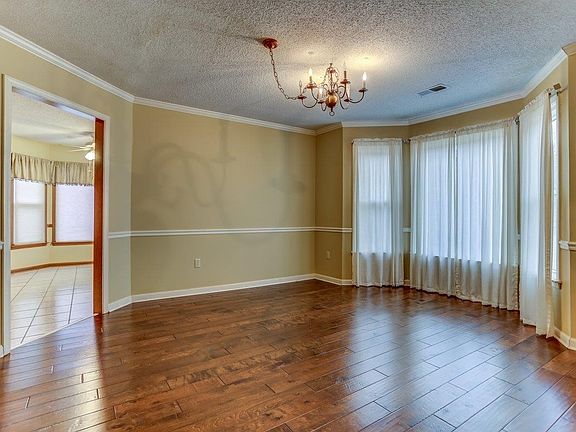 5th image of 686 Winhill Ln