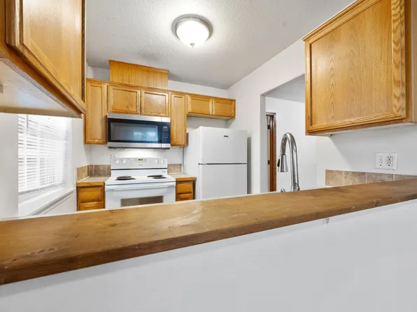 NE Prescott Dr, 12901-12911 NE Prescott Dr #12901-B, Portland, OR 97230