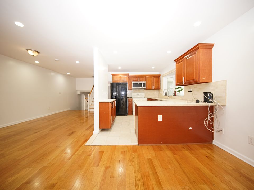 1st image of 61-09 171st St #1