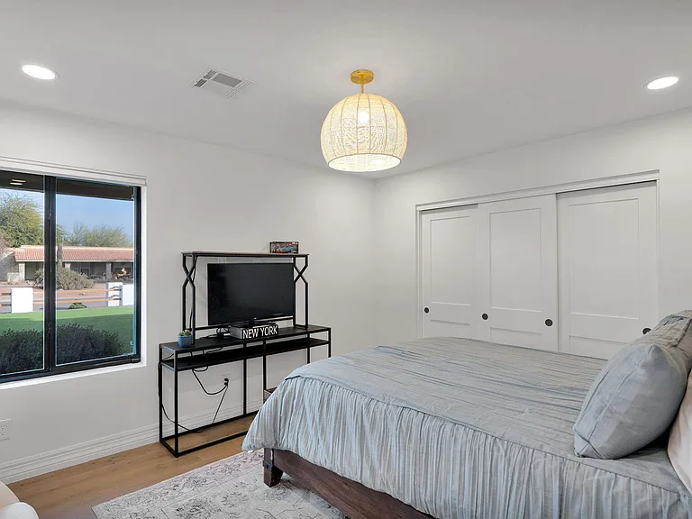 11842 N Miller Rd — Photo 46
