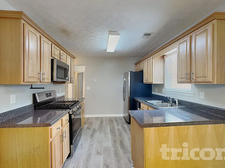 9598 Lakeview Cir — Photo 5