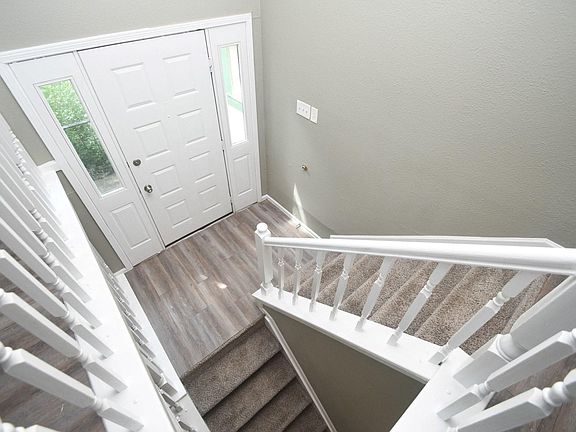 4th image of 379 Richvale Ln