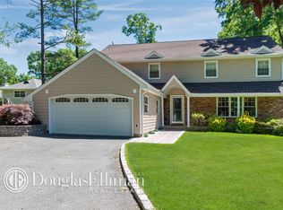 34 Oak Ln, Glen Cove, NY 11542
