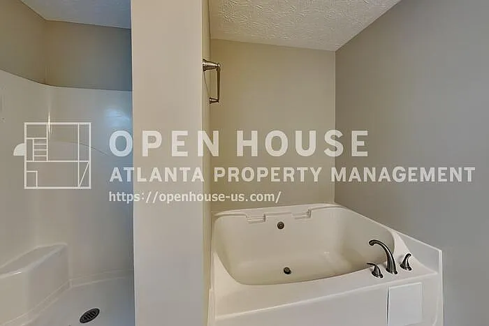 110 Rockefeller Ln — Photo 13