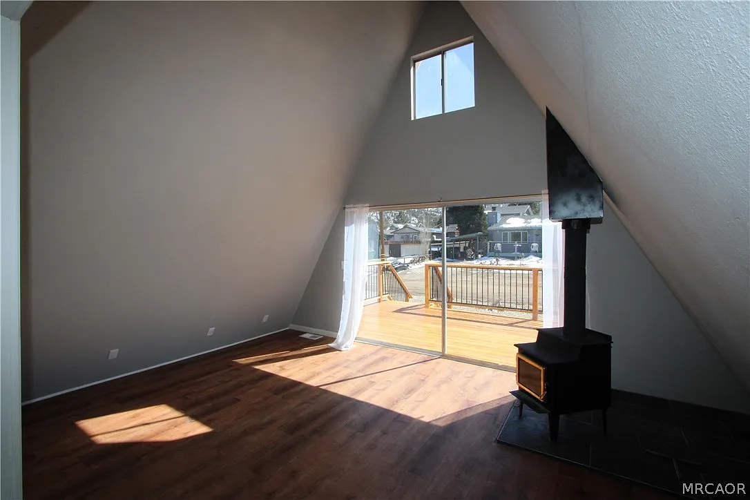 2 bed, 1.0 bath, 864 sqft, $1,600 — Photo 2