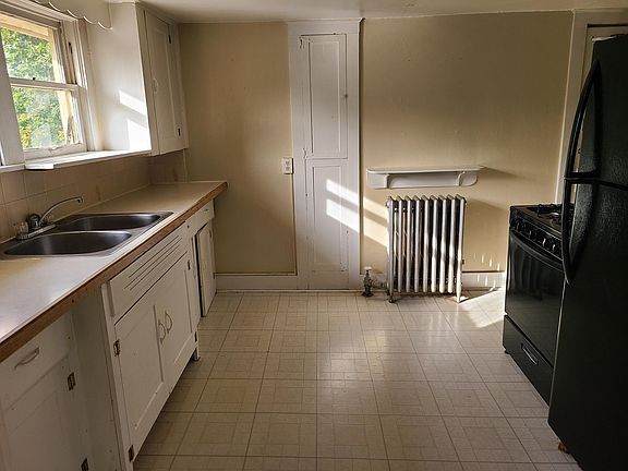 5th image of 22 Beacon St #3