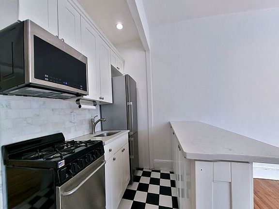 2nd image of 27 E 92nd St APT 4A